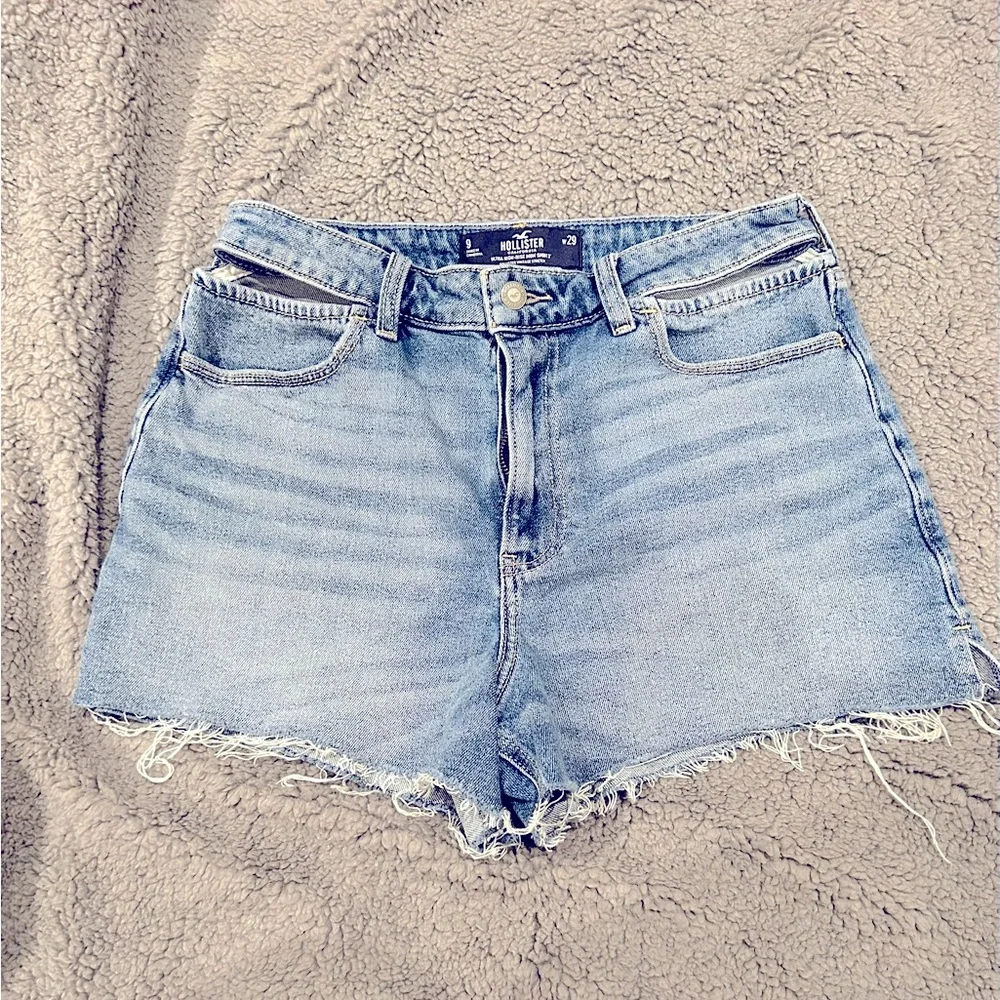 Hollister Ultra-rise Mom short 3” size 29 - Picture 3 of 3